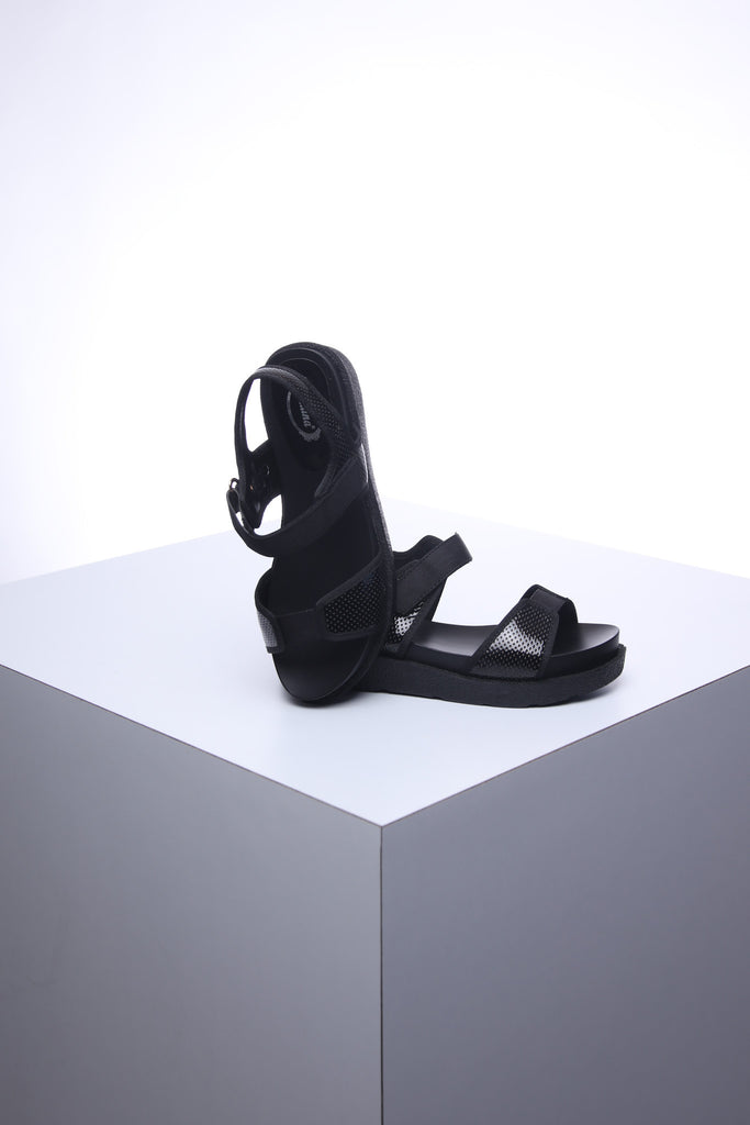 סנדלי מטאל - שחור