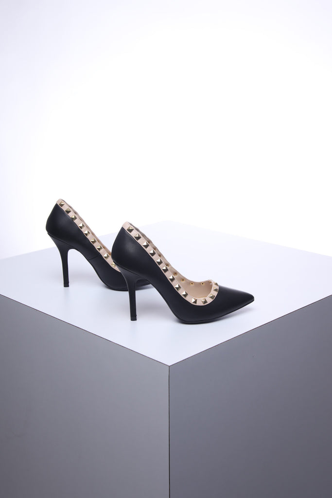 נעלי עקב ניטים