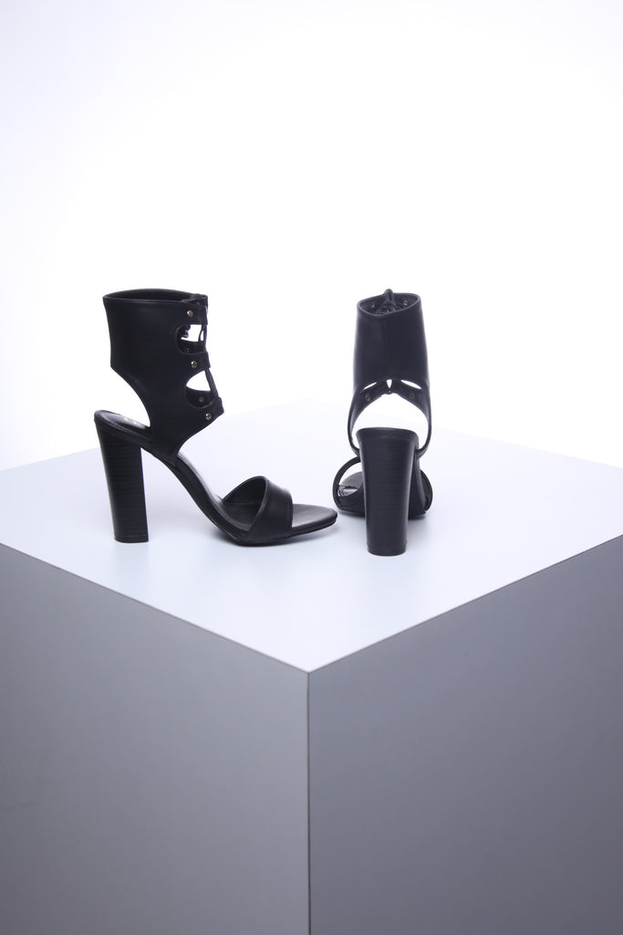 נעלי גלדיאטורית