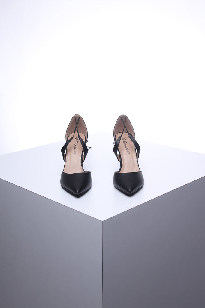 נעלי עקב קשירה